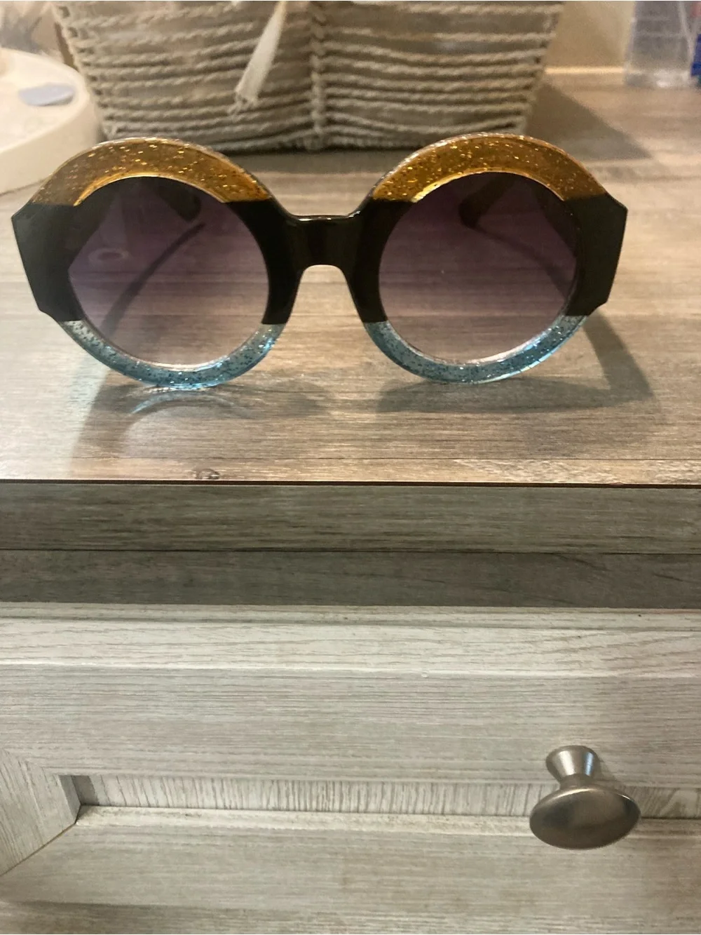 Women Round Glitter Frame Sunglasses - Gold & Blue